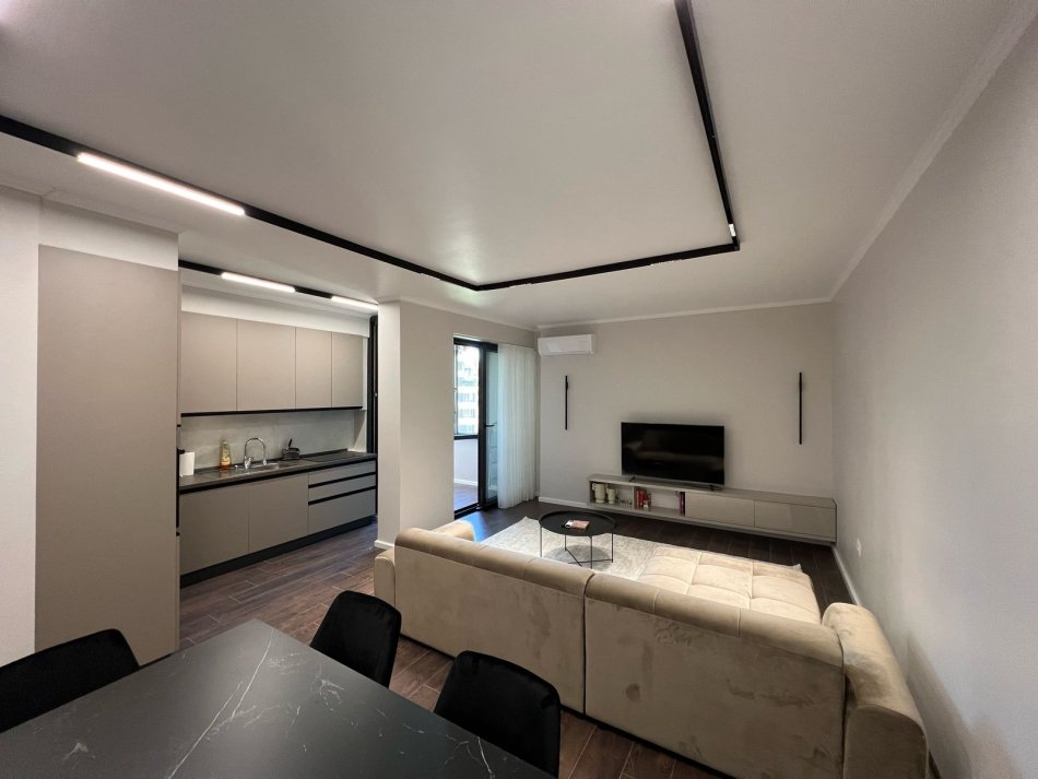 Tirane, jepet me qera apartament 1+1 Kati 9, 75 m² 800 € (Rruga e Elbasanit)