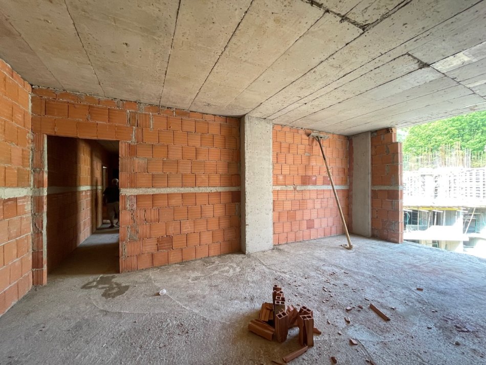 Tirane, shitet apartament 2+1+Ballkon Kati 3, 114 m² 270.000 € (Liqeni Thate)