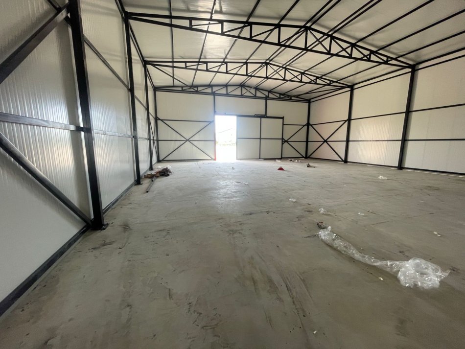 Tirane, jepet me qera magazine Kati 0, 555 m² 1.200 € (Tapize)