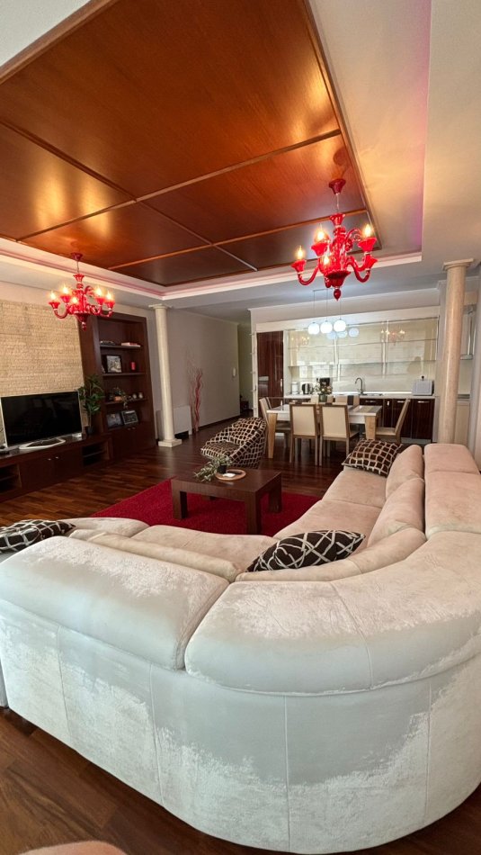 Tirane, jepet me qera apartament 2+1 Kati 3, 120 m² 1.200 € Ambasador 2