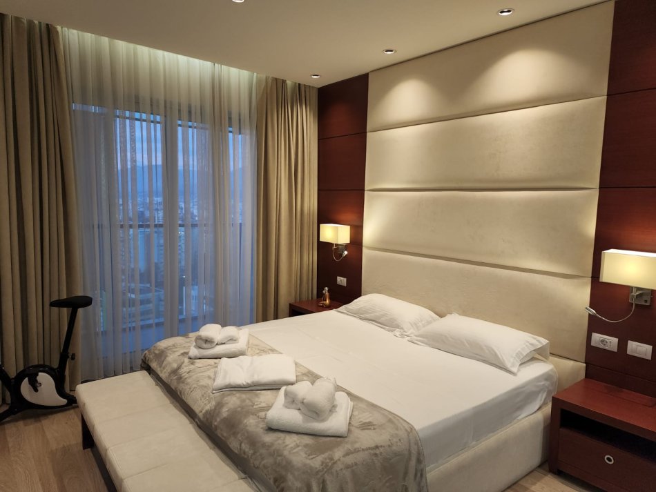 Tirane, jepet me qera apartament 2+1 Kati 19, 115 m² 1.600 € (Ambasador 3)