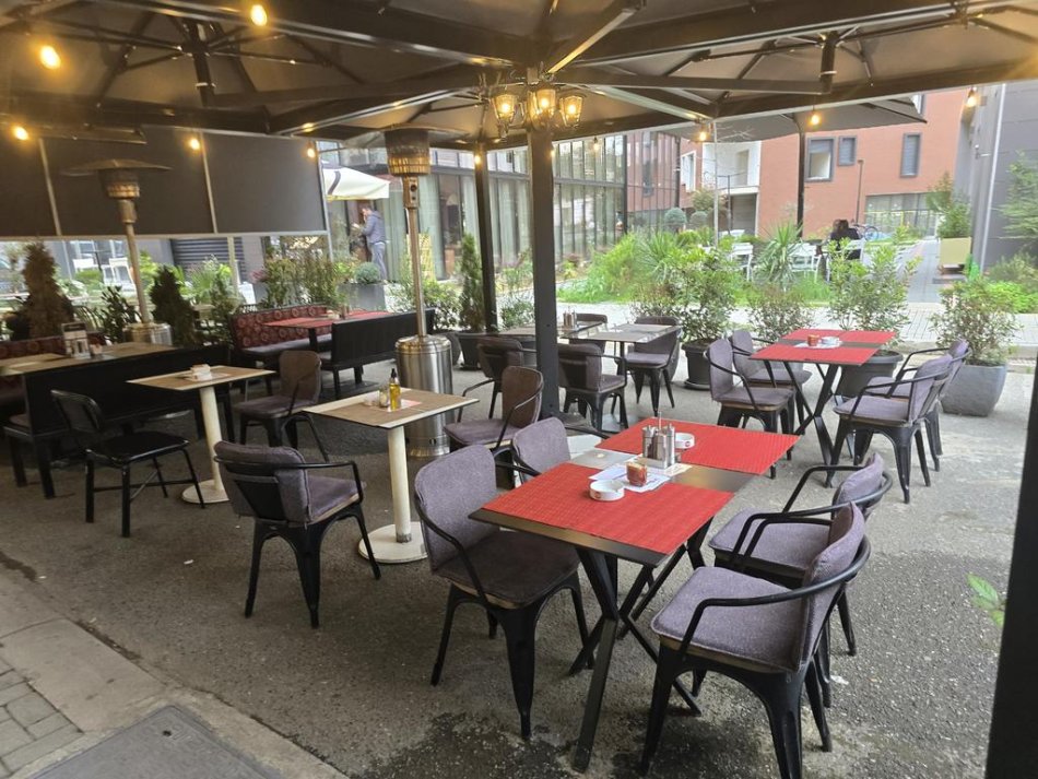 Tirane, shitet bar-resorant Kati 0, 165 m² 1.500.000 € (Rruga e Kavajes,Tirane.)