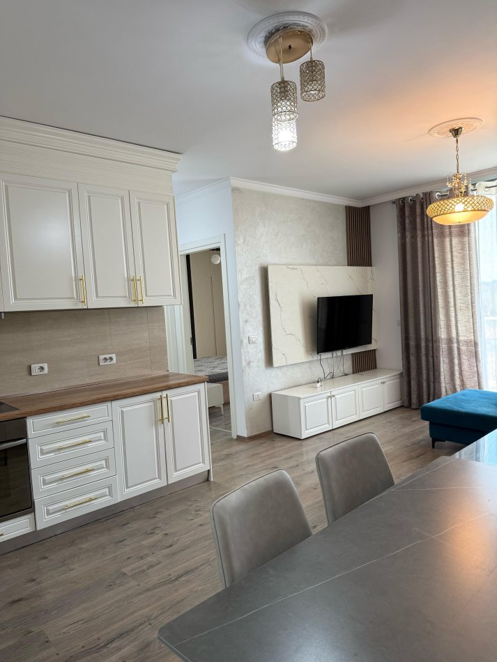 Tirane, jepet me qera apartament 2+1 Kati 6, 95 m² 700 € (Fiori Di Bosco)