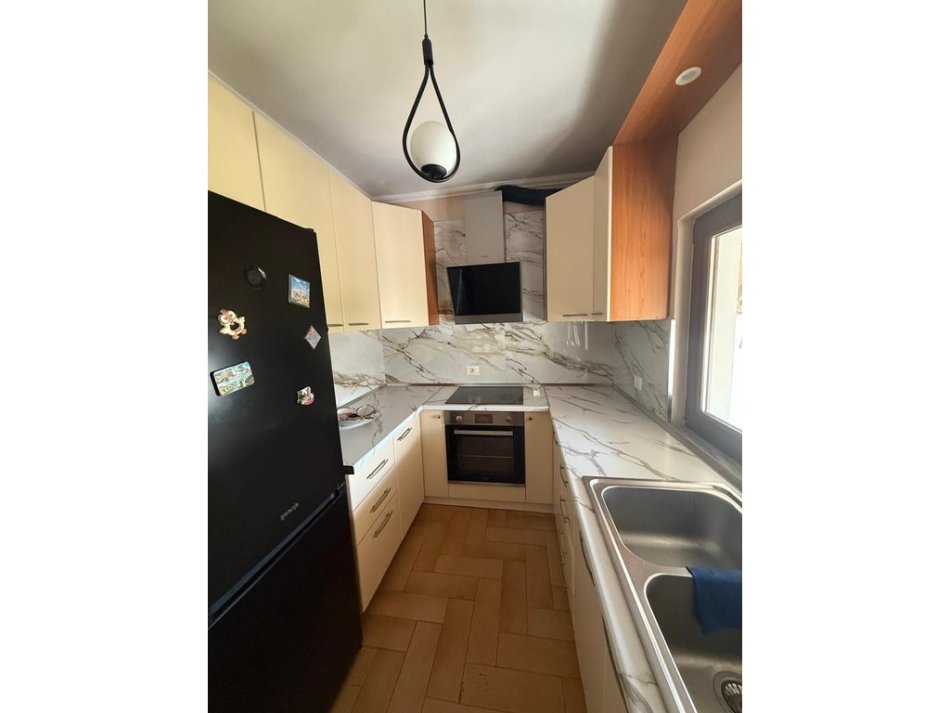 Tirane, jepet me qera apartament 2+1 Kati 5, 90 m² 600 € (oxhaku)