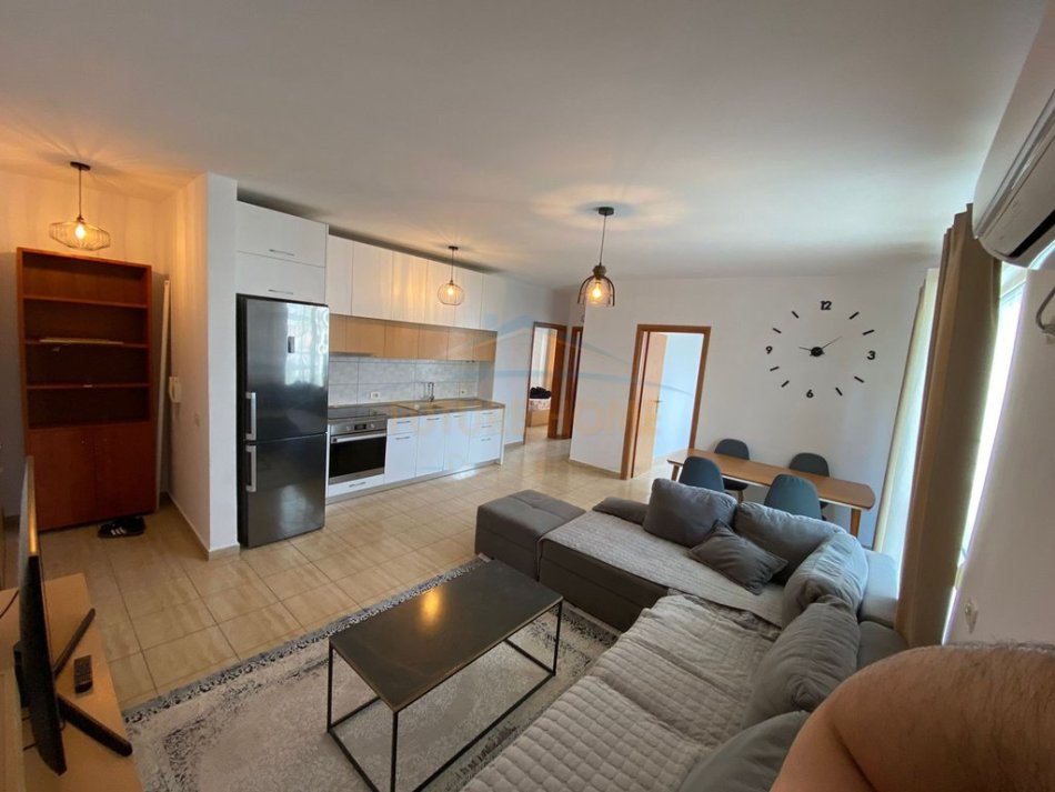Tirane, jepet me qera apartament 2+1 Kati 3, 90 m² 600 € (kodra e djellit)