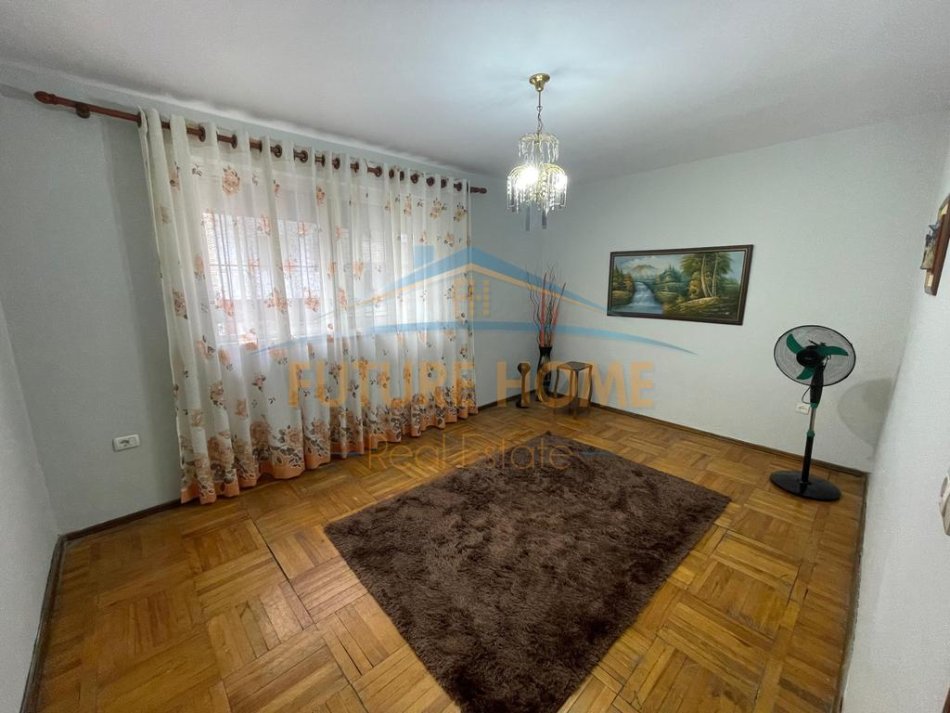 Tirane, jepet me qera apartament 2+1 Kati 2, 73 m² 500 € (21 Dhjetori, Tiranë.)