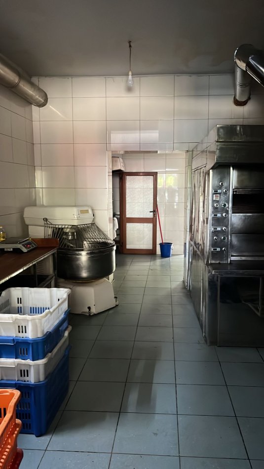 Tirane, jepet me qera dyqan Kati 0, 110 m² 700 € (Qytet Studenti)