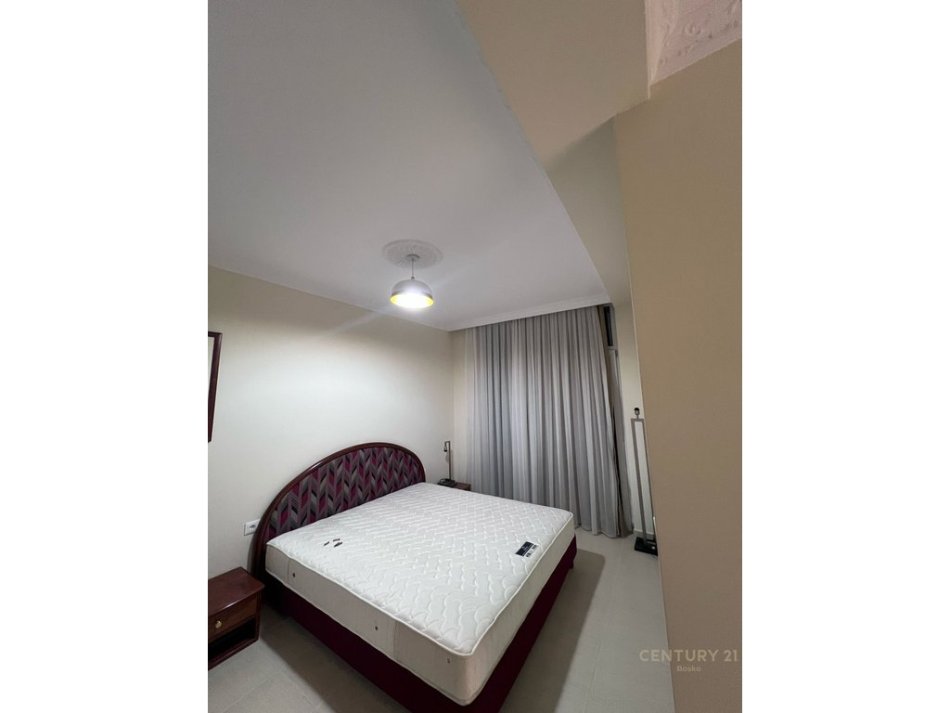 Tirane, jepet me qera apartament 2+1 Kati 6, 116 m² 700 € 