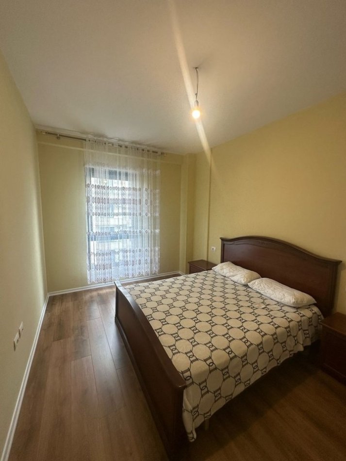 Tirane, jepet me qera apartament 2+1 Kati 4, 105 m² 700 € (Porcelan)