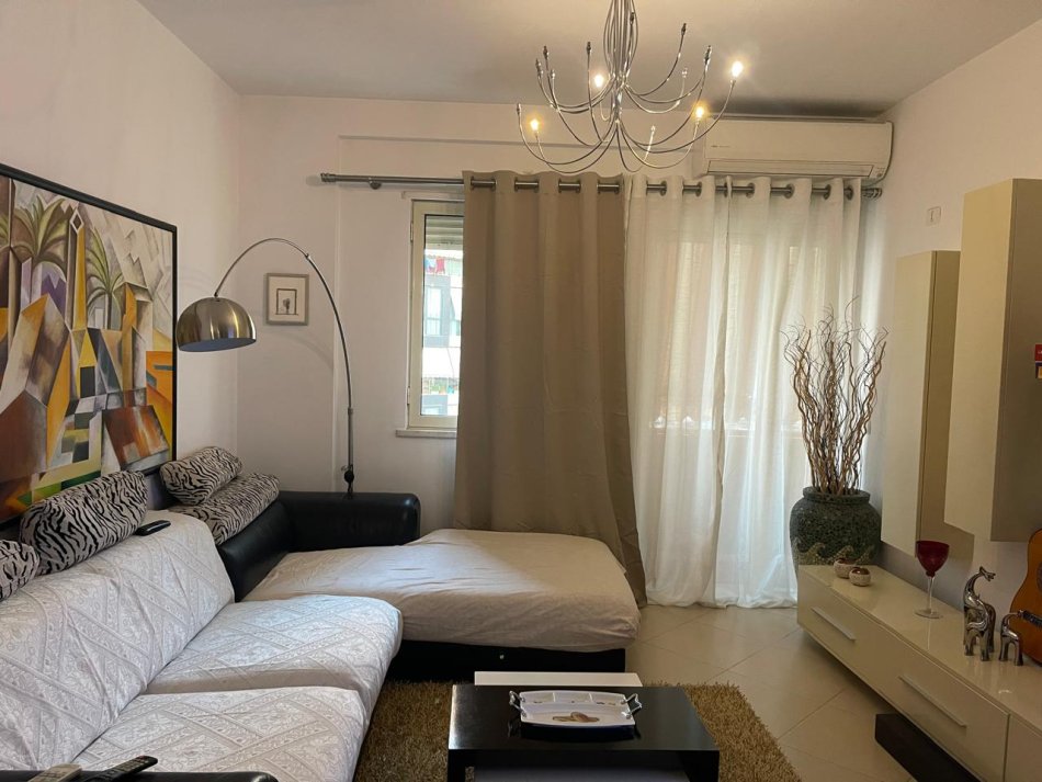 Tirane, jepet me qera apartament 2+1 Kati 5, 110 m² 550 € (Ish Parku)