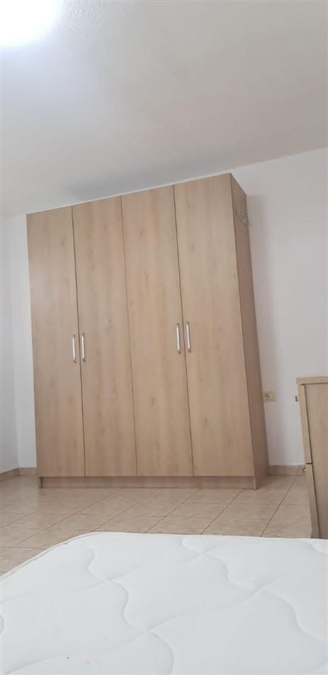 Tirane, jepet me qera apartament 2+1 Kati 4, 100 m² 600 € (Sheshi Willson)
