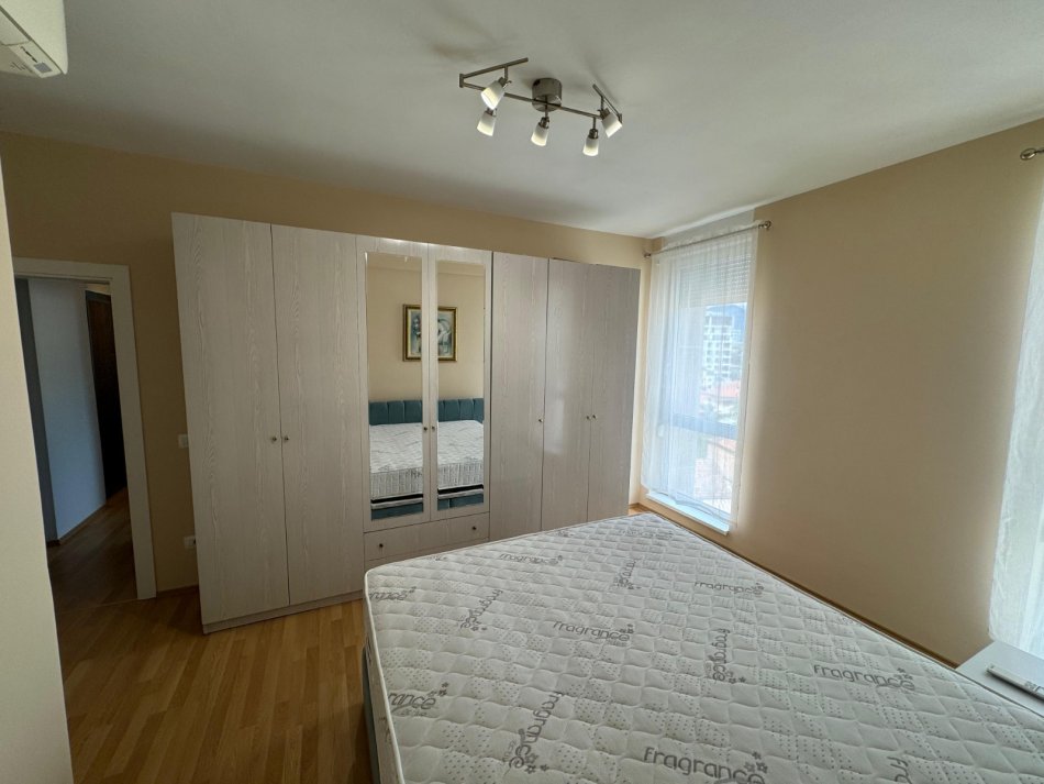 Tirane, jepet me qera apartament 2+1 Kati 5, 96 m² 750 € (Blloku i Ambasadave)
