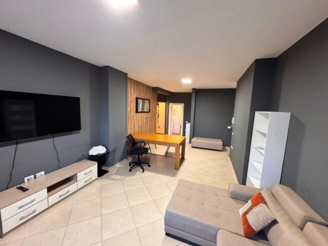 Tirane, jepet me qera zyre Kati 2, 100 m² 850 € (Qender)