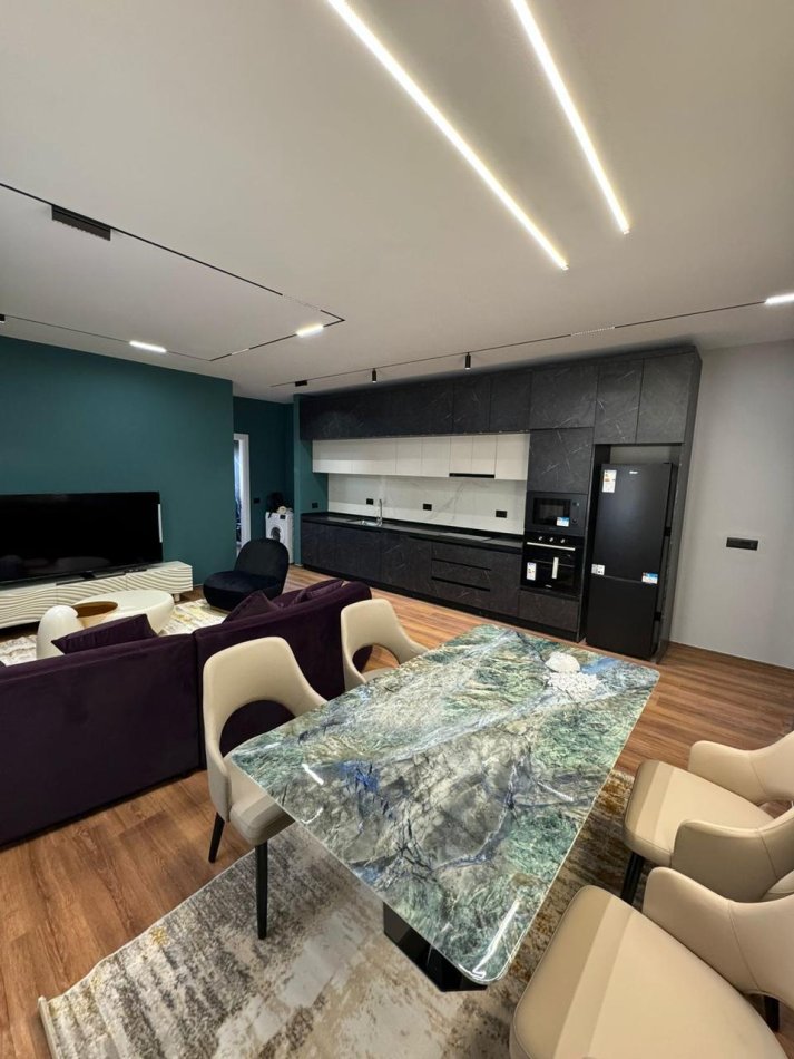 Tirane, jepet me qera apartament 1+1+Ballkon Kati 1, 80 m² 700 € 