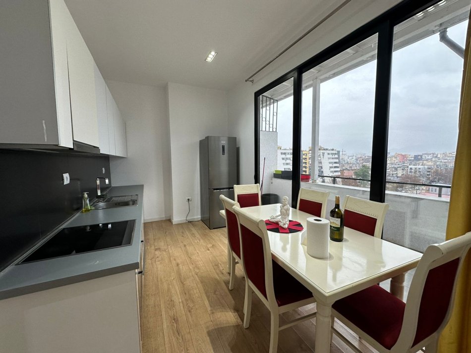 Tirane, jepet me qera apartament 2+1 , 90 m² 800 € 