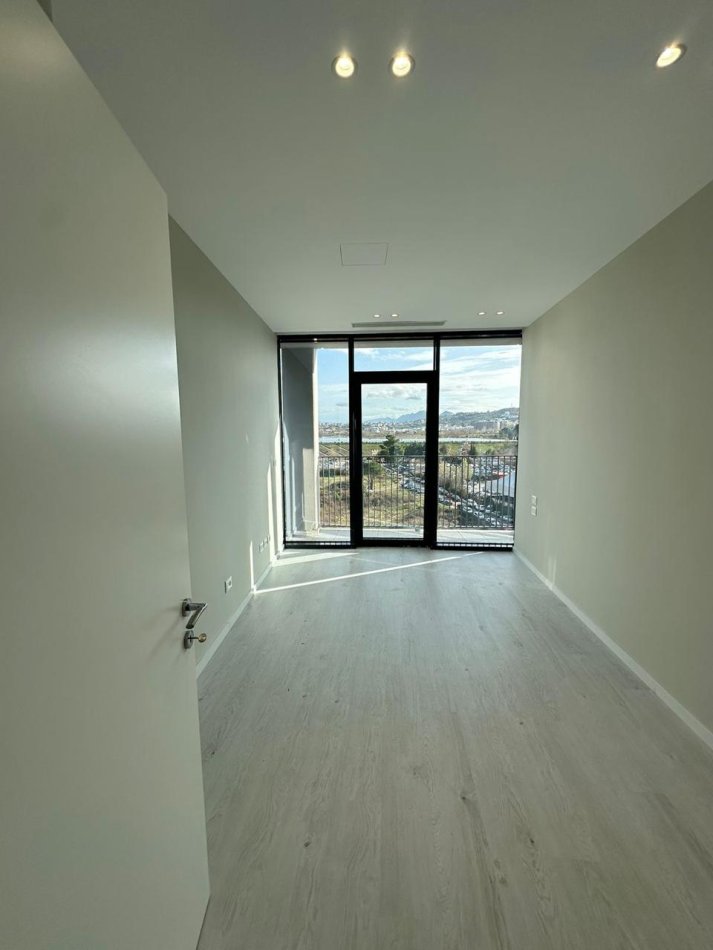 Tirane, jepet me qera apartament 2+1 , 125 m² 1.300 € 
