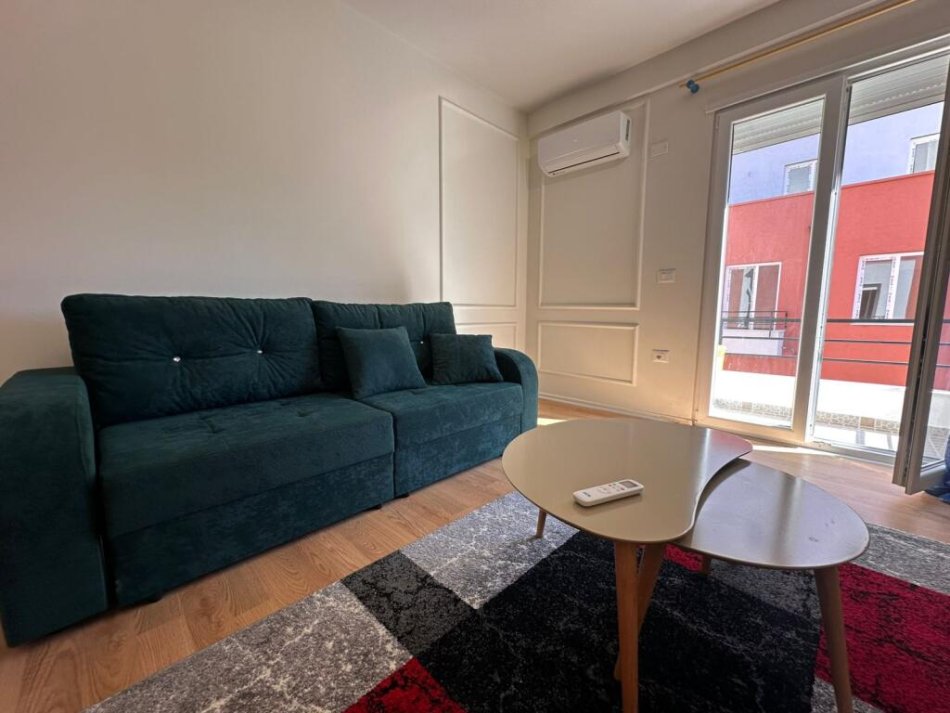 Tirane, jepet me qera apartament 1+1 , 70 m² 550 € 