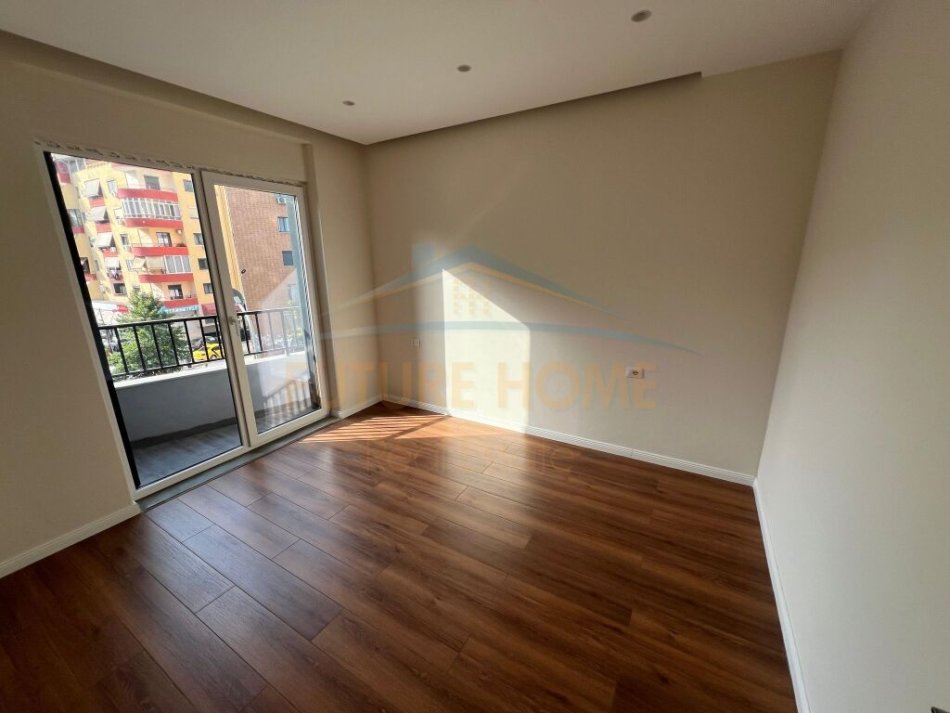 Tirane, jepet me qera apartament 1+1 Kati 2, 70 m² 450 € 