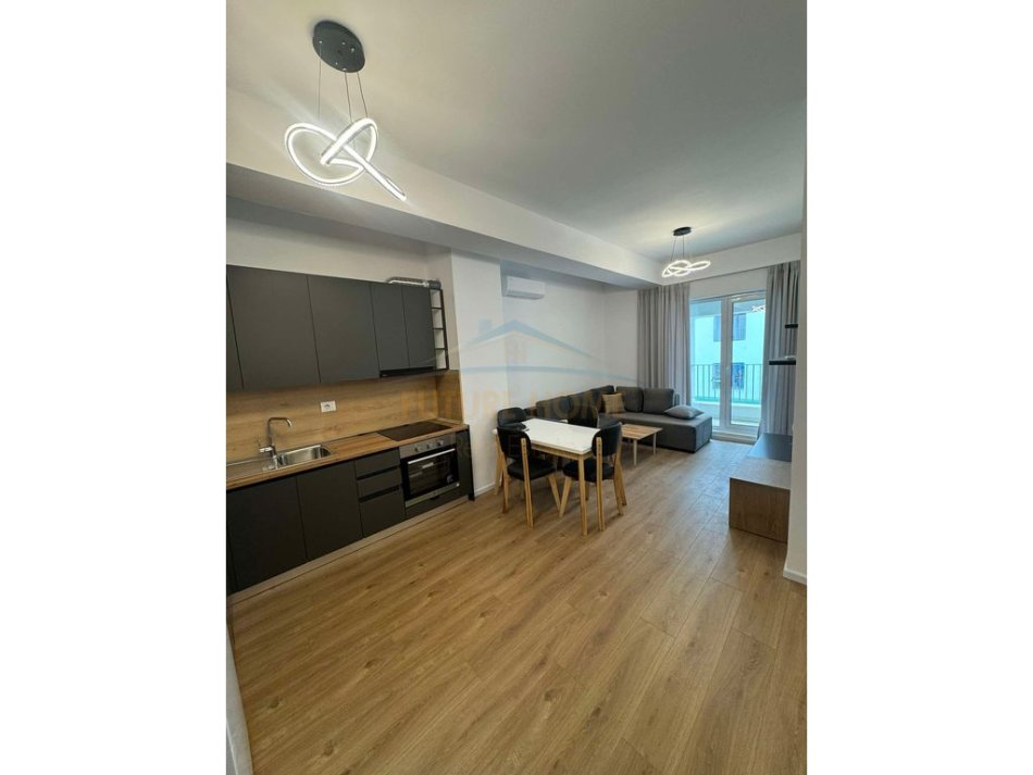 Tirane, jepet me qera apartament 2+1 Kati 4, 85 m² 450 € 
