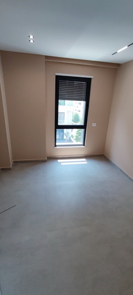 Tirane, jepet me qera apartament 2+1 , 105 m² 550 € 