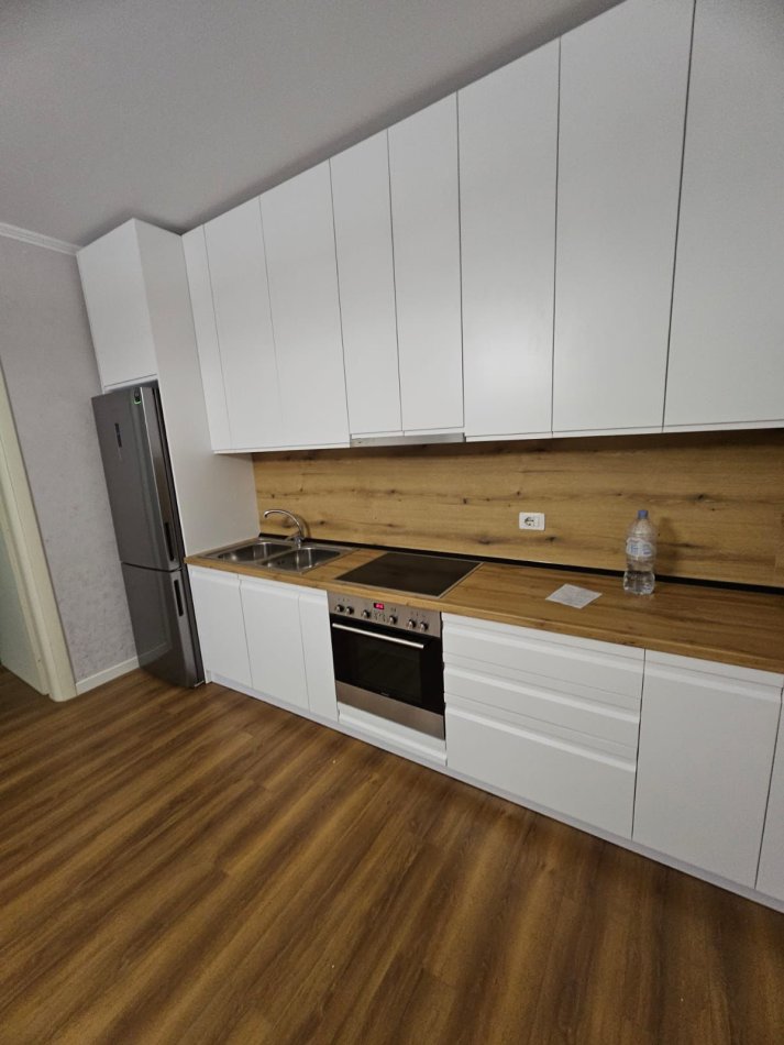 Tirane, jepet me qera apartament 1+1 , 70 m² 600 € 