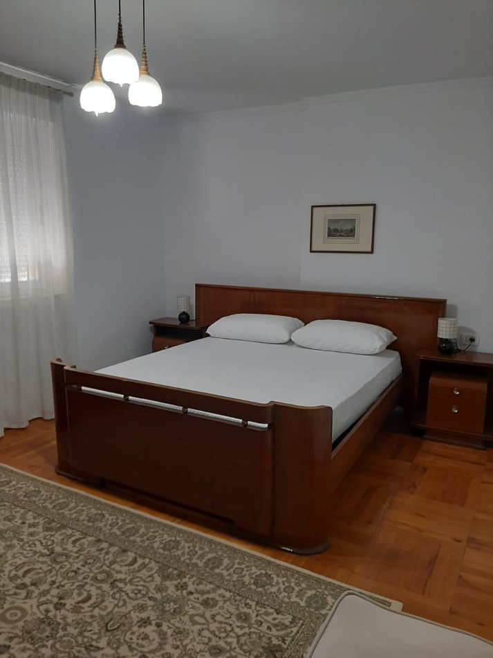 Tirane, jepet me qera apartament 2+1 , 80 m² 600 € 