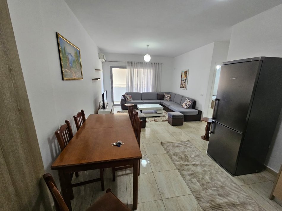 Tirane, jepet me qera apartament 2+1 , 90 m² 700 € 
