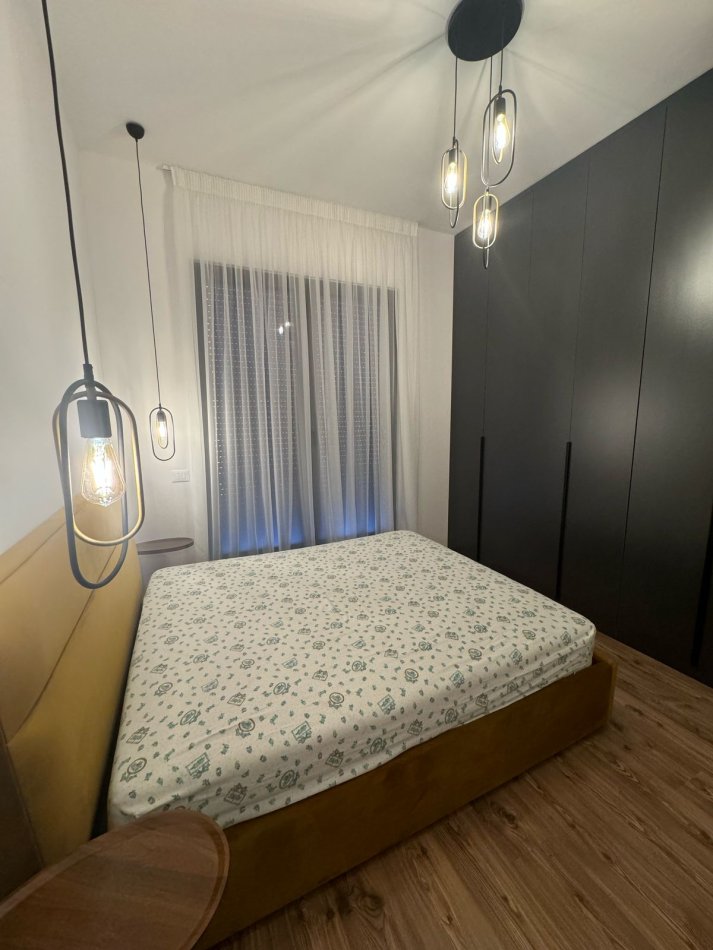 Tirane, jepet me qera apartament 1+1 , 78 m² 700 € 