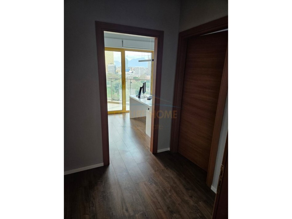 Tirane, jepet me qera apartament 3+1 Kati 11, 167 m² 300.000 € 