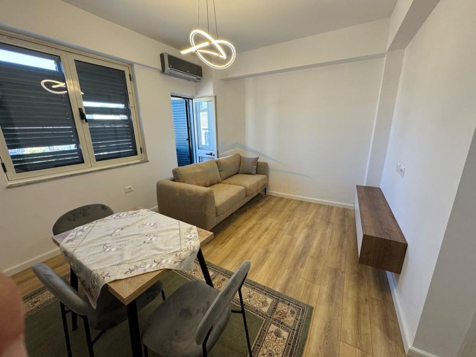 Tirane, jepet me qera apartament 1+1 Kati 4, 55 m² 600 € 