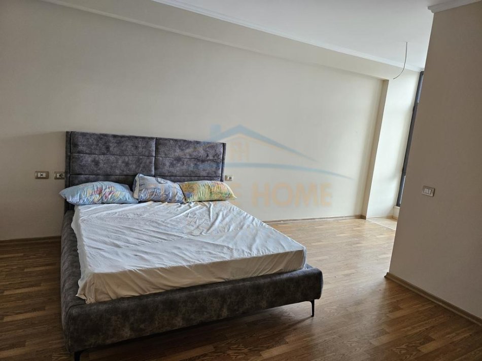 Tirane, jepet me qera apartament 2+1 Kati 3, 124 m² 800 € 
