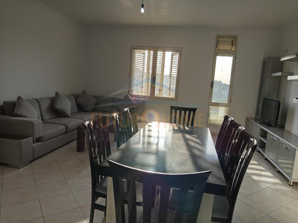 Tirane, jepet me qera apartament 2+1 Kati 5, 125 m² 450 € 