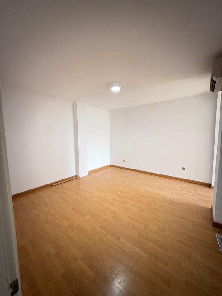 Tirane, jepet me qera zyre , 150 m² 1.500 € 