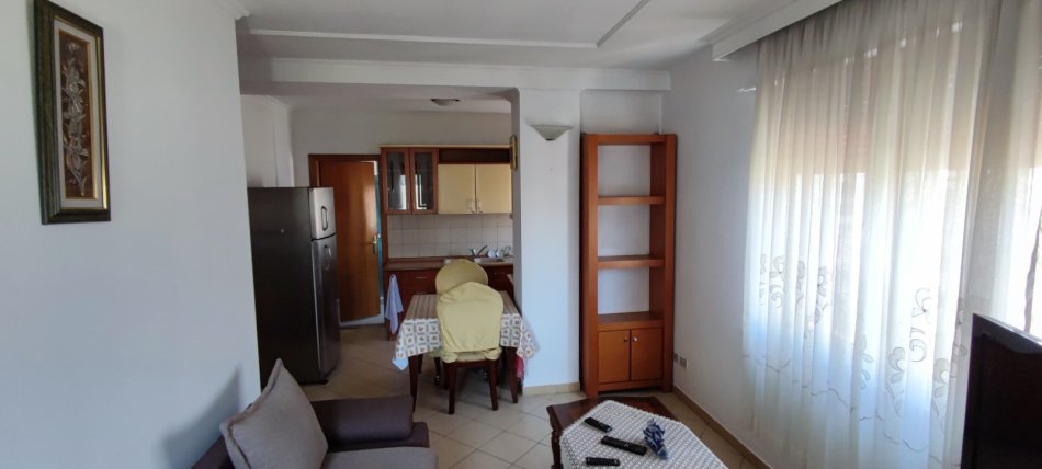 Tirane, jepet me qera apartament 1+1 , 70 m² 500 € 