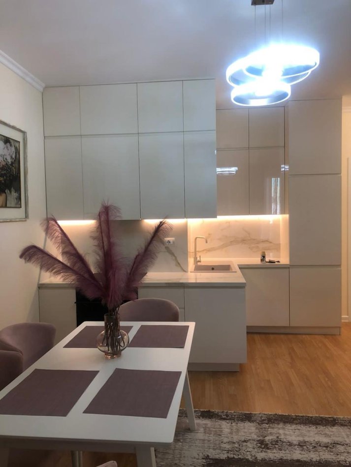 Tirane, jepet me qera apartament 2+1 Kati 5, 100 m² 1.200 € (Rruga e Kosovareve)