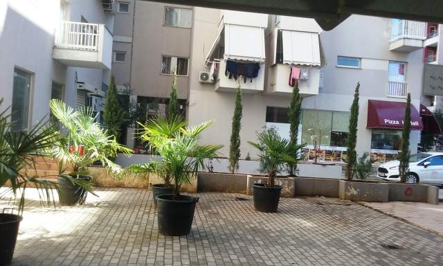Tirane, shes dyqan Kati 0, 22 m² 33.000 Euro (Yzberisht)