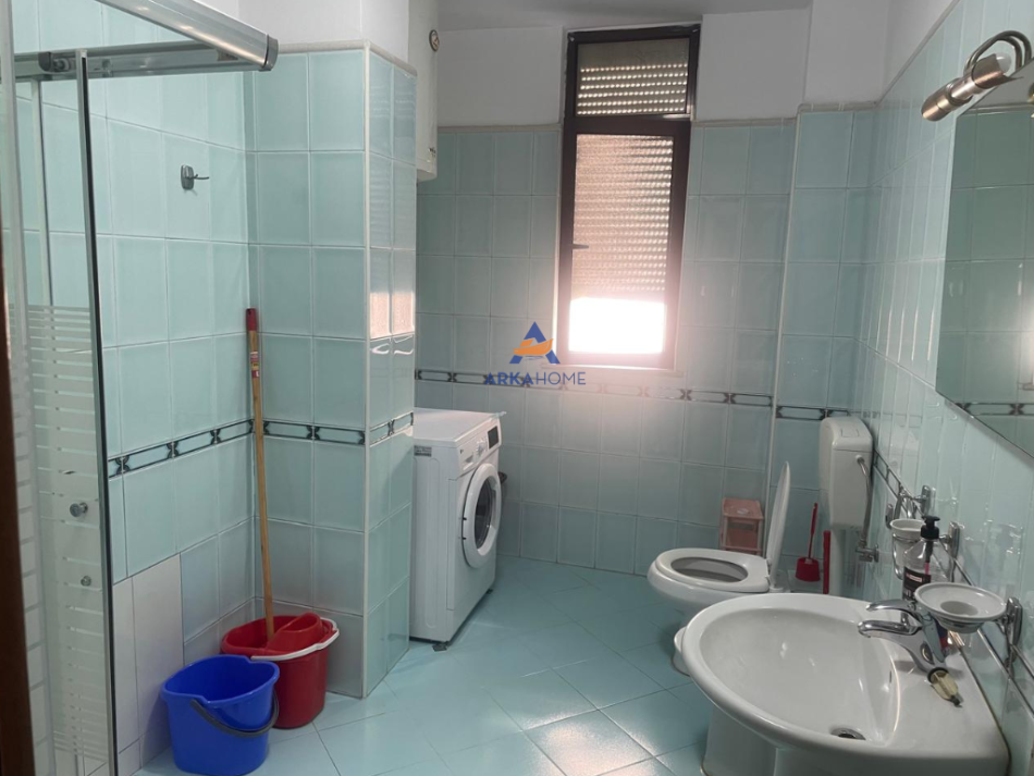 JEPET APARTAMENT ME QERA 1+1+BALLKON PRANE LION PARK,RRUGA E ELBASANIT 500 EURO.