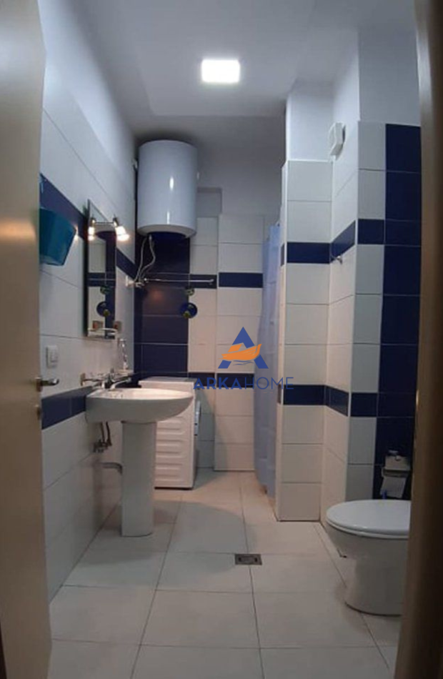 Tirane, jepet me qera apartament 1+1+Ballkon Kati 4, 70 m² 500 € 