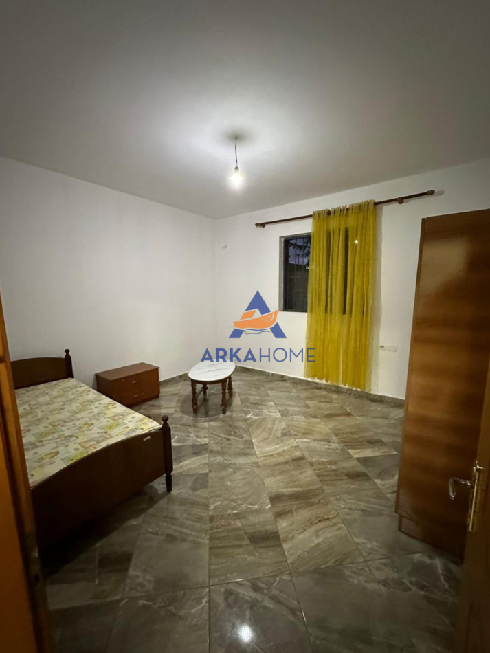 Tirane, jepet me qera apartament 2+1 Kati 1, 90 m² 400 € 