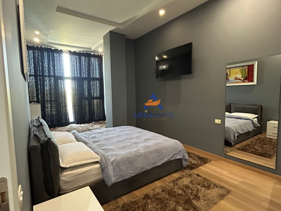 Tirane, jepet me qera apartament 1+1+Ballkon Kati 1, 120 m² 650 € (LIQENI I THATE)
