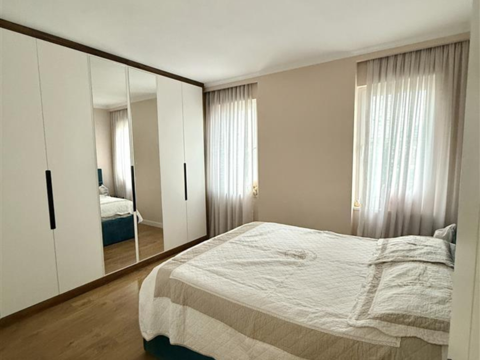 Tirane, jepet me qera apartament 2+1+Ballkon Kati 4, 110 m² 1.000 € (RRUGA ELBASANIT)