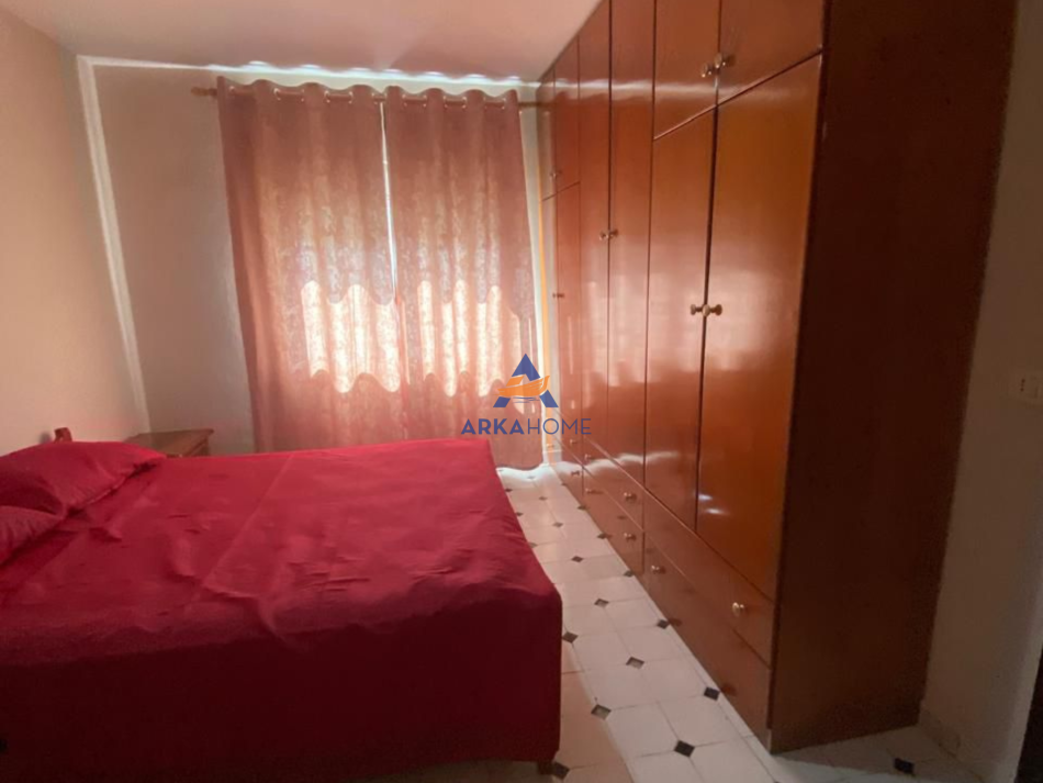 Tirane, jepet me qera apartament 2+1+Ballkon Kati 5, 100 m² 650 € (PRANE AMBASADES AMERIKANE RRUGA ALI VISHA)