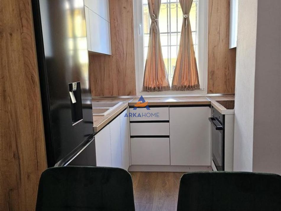 Tirane, jepet me qera apartament 1+1+Ballkon Kati 1, 71 m² 615 € (PRANE RRUGES SE KAVAJES)
