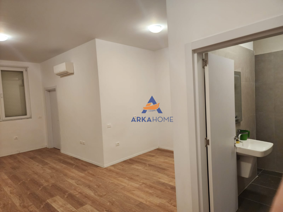 Tirane, jepet me qera ambjent biznesi Kati 0, 62 m² 600 € (&quot;RRUGA HEKALI,SHKOLLA E KUQE&quot;)