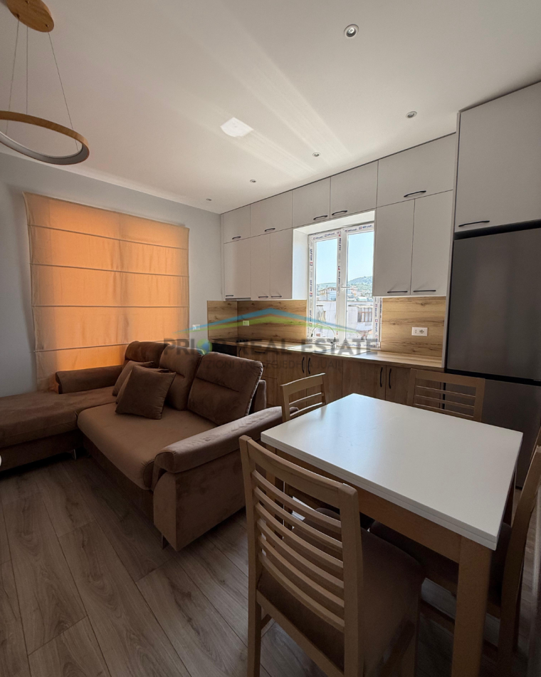 Tirane, jepet me qera apartament 2+1+Post parkimi Kati 3, 80 m² 550 € (Sauk)