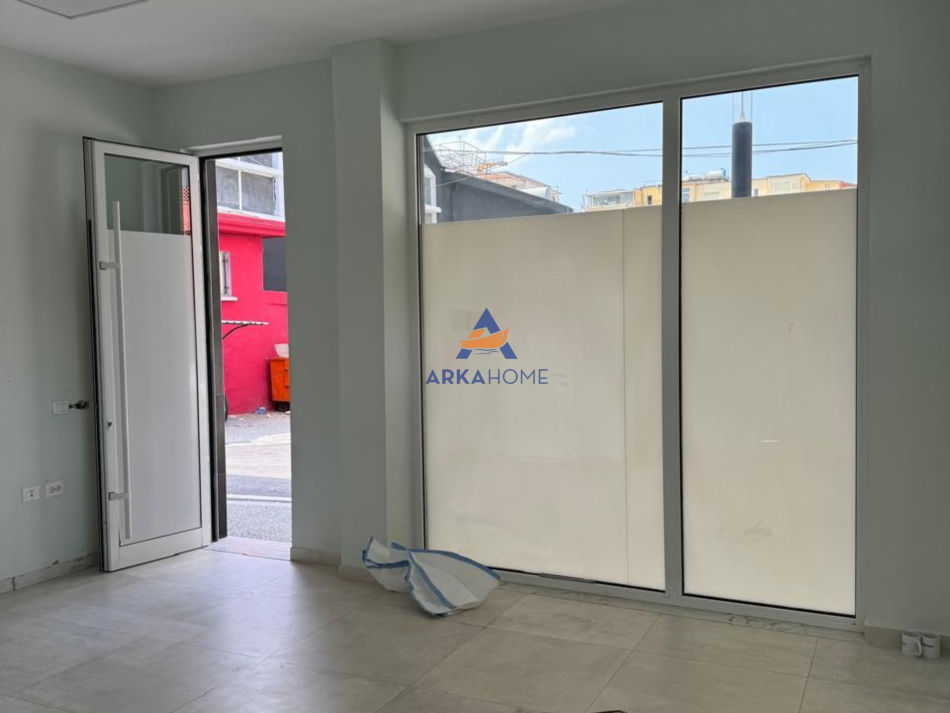 Tirane, jepet me qera apartament 1+1 Kati 0, 35 m² 500 € (VASIL SHANTO)
