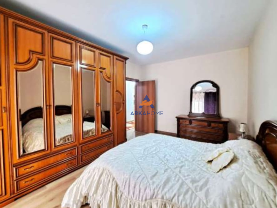 Tirane, jepet me qera apartament 2+1+Ballkon Kati 6, 104 m² 700 € (RRUGA KAVAJES,CONDOR CENTER)