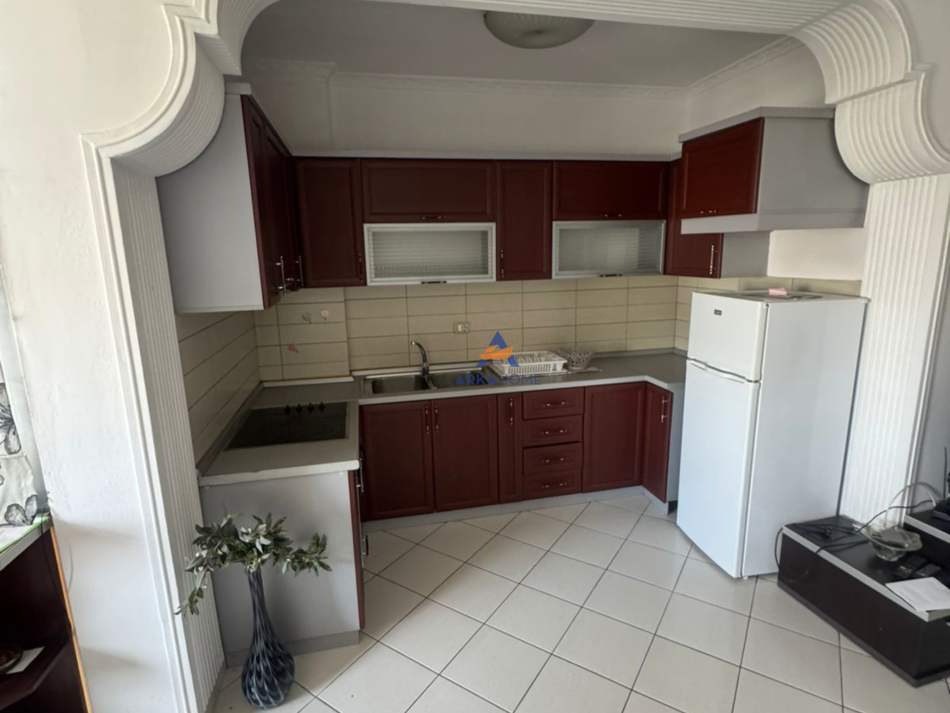 Tirane, jepet me qera apartament 2+1+Ballkon , 120 m² 459 € (astir)
