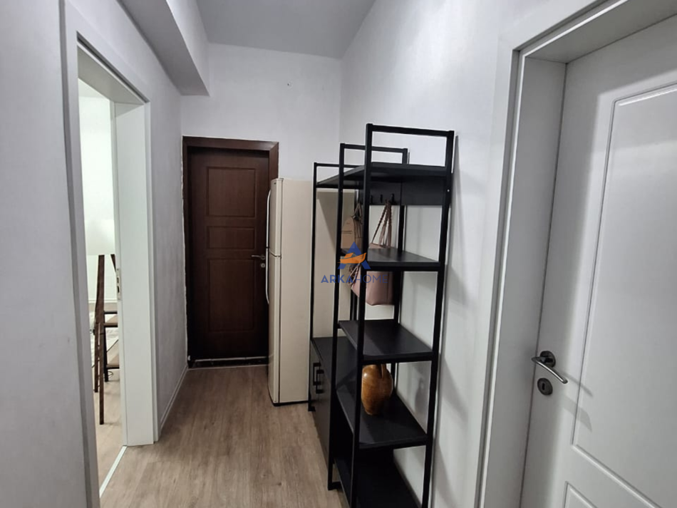 Tirane, jepet me qera apartament 1+1+Ballkon Kati 2, 75 m² 510 € (RRUGA E BARRIKADAVE)