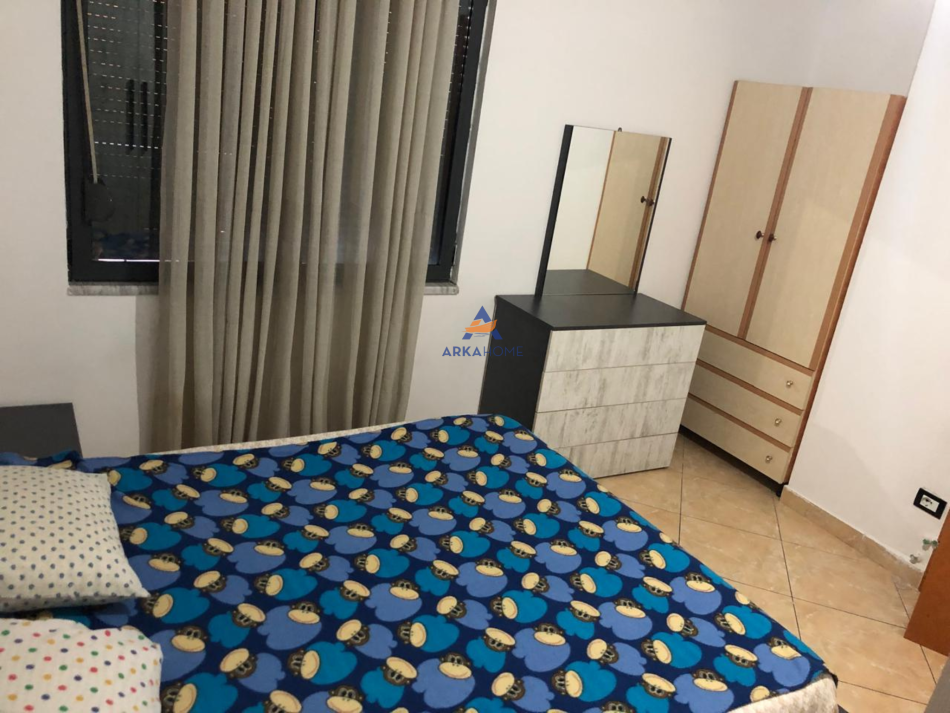Tirane, jepet me qera apartament 1+1+Ballkon Kati 2, 58 m² 550 € (RRUGA QEMAL STAFA,QENDER)